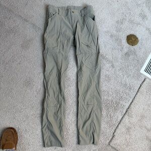 Duluth Trading Co women’s  Light Gray Cargo Pants